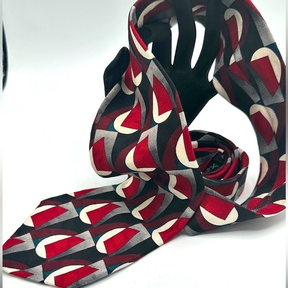 Vintage Oscar De La Renta 100% Silk Red Geometric Pattern Tie